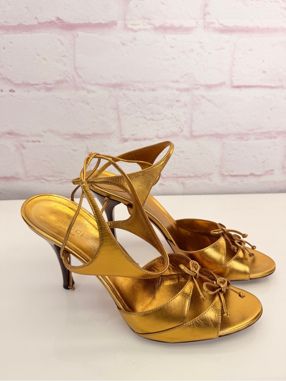 Gucci Bronze Leather Bow Strappy Heel Size 9.5